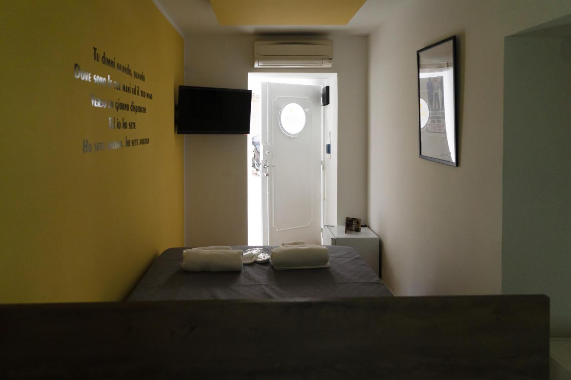 Yes I Know My Room - Mini Room Martiri ナポリ エクステリア 写真